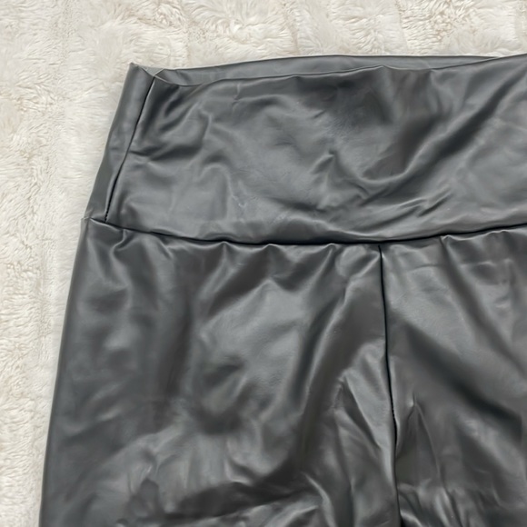 Pleather leggings - Picture 2 of 2
